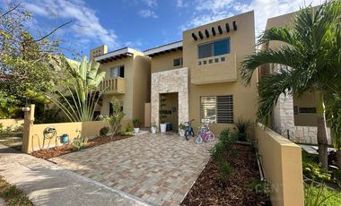 Hermosa Casa en Venta Amueblada en  Alegranza 4h/4.5b Playa del Carmen  P4176