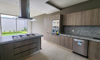 Casa en  Fraccionamiento privado con acceso controlado