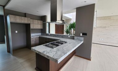 Casa en  Fraccionamiento privado con acceso controlado