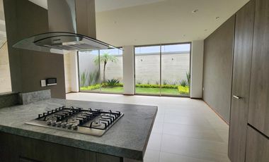 Casa en  Fraccionamiento privado con acceso controlado