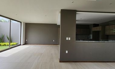 Casa en  Fraccionamiento privado con acceso controlado