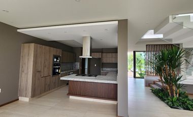Casa en  Fraccionamiento privado con acceso controlado