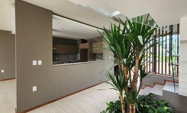 Casa en  Fraccionamiento privado con acceso controlado