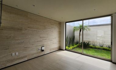 Casa en  Fraccionamiento privado con acceso controlado