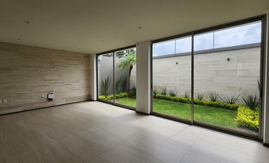 Casa en  Fraccionamiento privado con acceso controlado