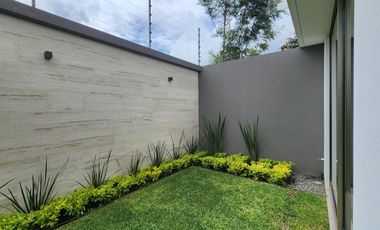 Casa en  Fraccionamiento privado con acceso controlado