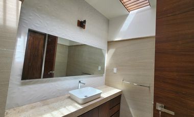 Casa en  Fraccionamiento privado con acceso controlado
