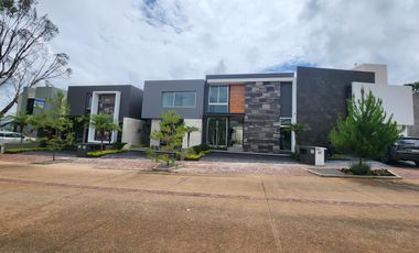 Casa en  Fraccionamiento privado con acceso controlado