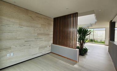 Casa en  Fraccionamiento privado con acceso controlado