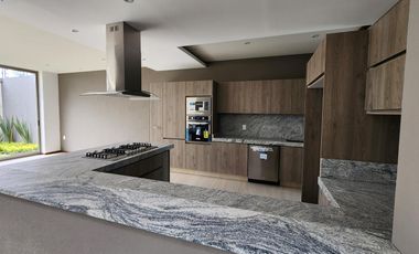 Casa en  Fraccionamiento privado con acceso controlado