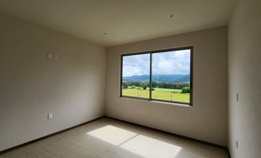Casa en  Fraccionamiento privado con acceso controlado