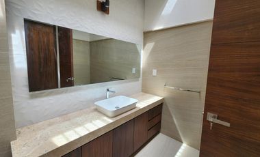 Casa en  Fraccionamiento privado con acceso controlado