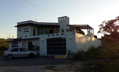 EXCEPCIONAL CASA  CON ALBERCA Y PANELES SOLARES EN RENTA O VENTA EN COL. JARDINES