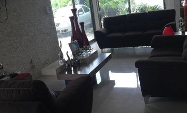 EXCEPCIONAL CASA  CON ALBERCA Y PANELES SOLARES EN RENTA O VENTA EN COL. JARDINES