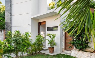 Venta hermosa casa 4 recamaras en Aldea Zama Premium Tulum P4005