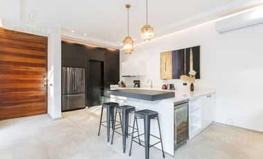 Venta hermosa casa 4 recamaras en Aldea Zama Premium Tulum P4005