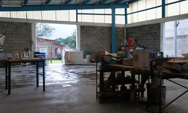 Nave Industrial con casa habitación - Santa Cruz Chignahuapan Lerma