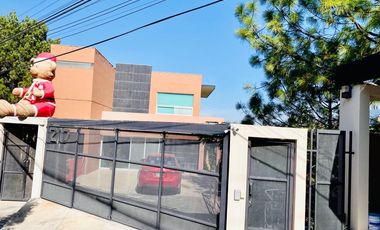 Casa en Venta en Valle con Alberca, cancha de Basquet, Fut y Tennis