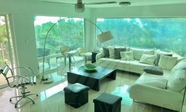 Casa en Venta en Valle con Alberca, cancha de Basquet, Fut y Tennis