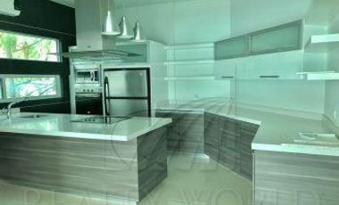 Casa en Venta en Valle con Alberca, cancha de Basquet, Fut y Tennis