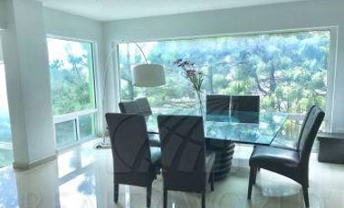Casa en Venta en Valle con Alberca, cancha de Basquet, Fut y Tennis