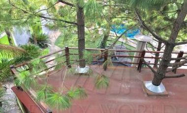 Casa en Venta en Valle con Alberca, cancha de Basquet, Fut y Tennis