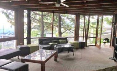 Casa en Venta en Valle con Alberca, cancha de Basquet, Fut y Tennis