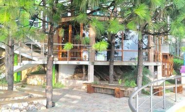 Casa en Venta en Valle con Alberca, cancha de Basquet, Fut y Tennis