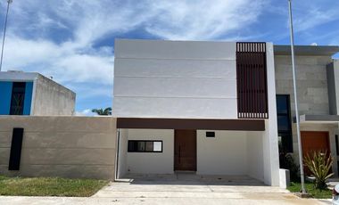 Casa en Fraccionamiento Bosques de Conkal