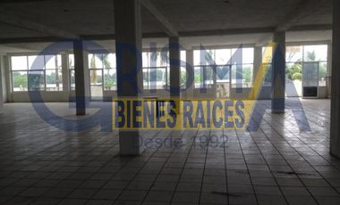 RENTA LOCALES EN EDIFICIO SOBRE BOULEVARD A LA PLAYA