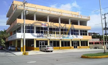 RENTA LOCALES EN EDIFICIO SOBRE BOULEVARD A LA PLAYA