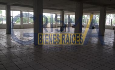 RENTA LOCALES EN EDIFICIO SOBRE BOULEVARD A LA PLAYA