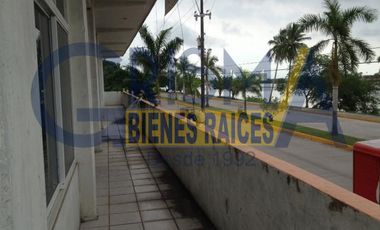 RENTA LOCALES EN EDIFICIO SOBRE BOULEVARD A LA PLAYA