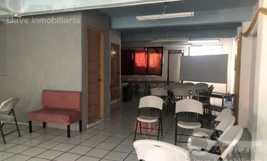 Local en renta ubicado en Revolución, entre calles Guerrero y Allende, Col. Centro, en Coatzacoalcos, Veracruz.