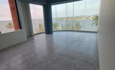 Oficina en renta ubicada en Colegio Militar, entre Llave y Zamora, Col. Centro, Coatzacoalcos, Veracruz.