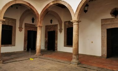 Casa comercial en zona peatonal, Yuriria, Gto.
