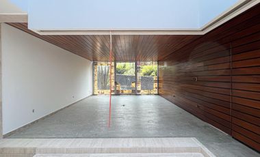 CASA EN RENTA CON USO DE SUELO OFICINAS  O HABITACIONAL EN LOMAS DE VIRREYES 1440 m2