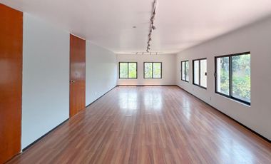 CASA EN RENTA CON USO DE SUELO OFICINAS  O HABITACIONAL EN LOMAS DE VIRREYES 1440 m2