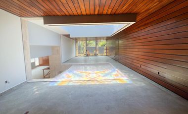 CASA EN RENTA CON USO DE SUELO OFICINAS  O HABITACIONAL EN LOMAS DE VIRREYES 1440 m2