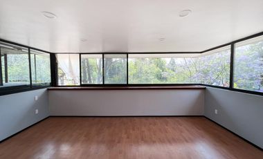 CASA EN RENTA CON USO DE SUELO OFICINAS  O HABITACIONAL EN LOMAS DE VIRREYES 1440 m2