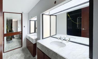 CASA EN RENTA CON USO DE SUELO OFICINAS  O HABITACIONAL EN LOMAS DE VIRREYES 1440 m2