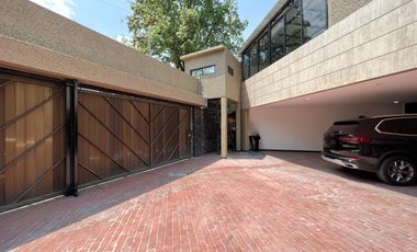 CASA EN RENTA CON USO DE SUELO OFICINAS  O HABITACIONAL EN LOMAS DE VIRREYES 1440 m2