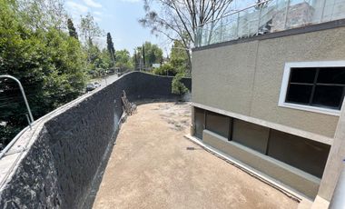 CASA EN RENTA CON USO DE SUELO OFICINAS  O HABITACIONAL EN LOMAS DE VIRREYES 1440 m2