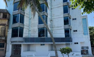 Edificio Comercial en renta ubicado en Boulevard Manuel Ávila Camacho, Col. Centro, en Coatzacoalcos, Veracruz.
