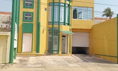 Edificio con oficinas en renta en  calle Francisco I Madero, Col. María De la Piedad, en Coatzacoalcos, Veracruz.