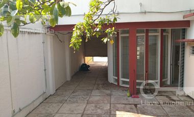Edificio con oficinas en renta en  calle Francisco I Madero, Col. María De la Piedad, en Coatzacoalcos, Veracruz.