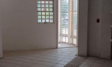Edificio con oficinas en renta en  calle Francisco I Madero, Col. María De la Piedad, en Coatzacoalcos, Veracruz.