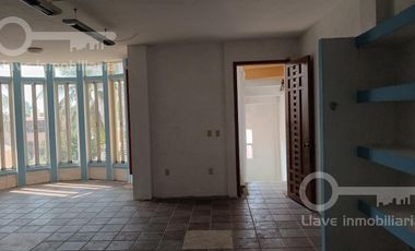 Edificio con oficinas en renta en  calle Francisco I Madero, Col. María De la Piedad, en Coatzacoalcos, Veracruz.