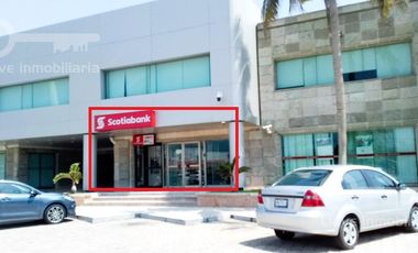 Local comercial en  renta ubicado en Av. Universidad, Esq, Av. Las Palmas, Col. Rancho Alegre, Coatzacoalcos, Veracruz.
