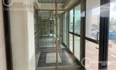 Local comercial en  renta ubicado en Av. Universidad, Esq, Av. Las Palmas, Col. Rancho Alegre, Coatzacoalcos, Veracruz.